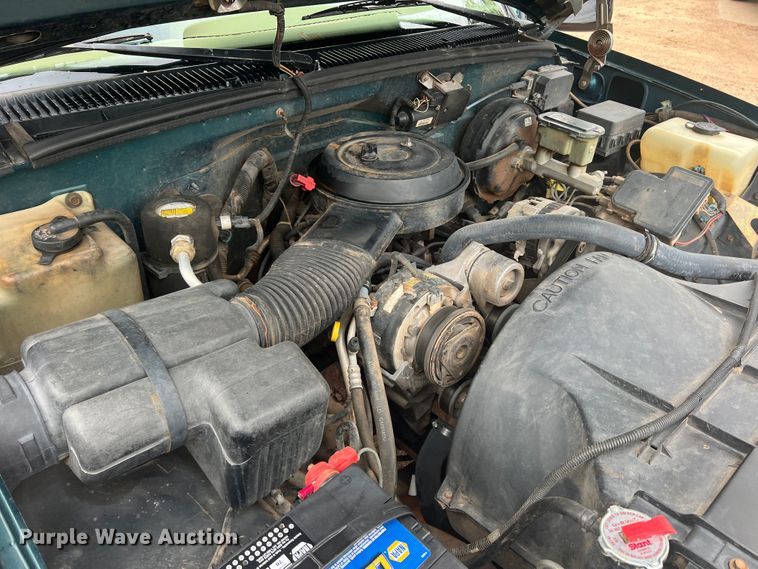 image for item DO8805 1995 GMC Sierra C1500  pickup truck