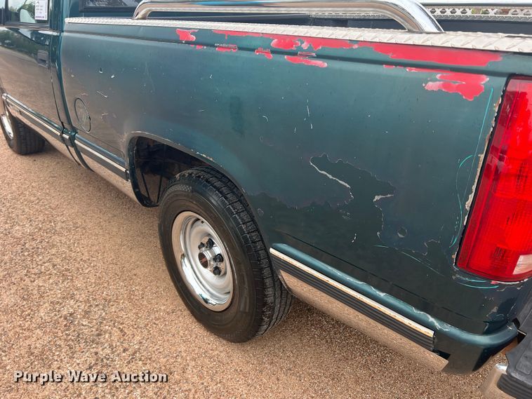 image for item DO8805 1995 GMC Sierra C1500  pickup truck