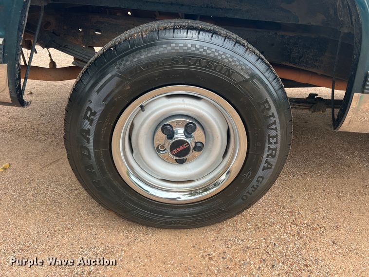 image for item DO8805 1995 GMC Sierra C1500  pickup truck