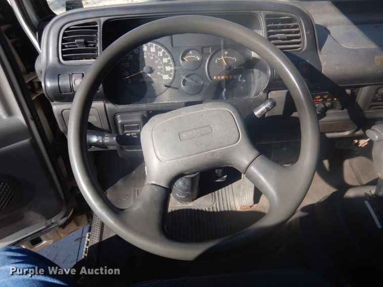 image for item DP0398 2001 GMC W4500  box truck