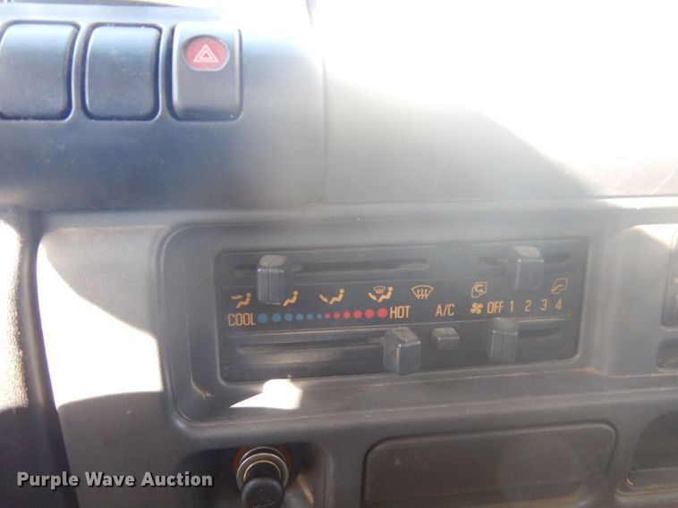 image for item DP0398 2001 GMC W4500  box truck