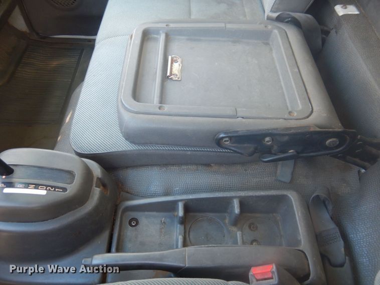 image for item DP0398 2001 GMC W4500  box truck