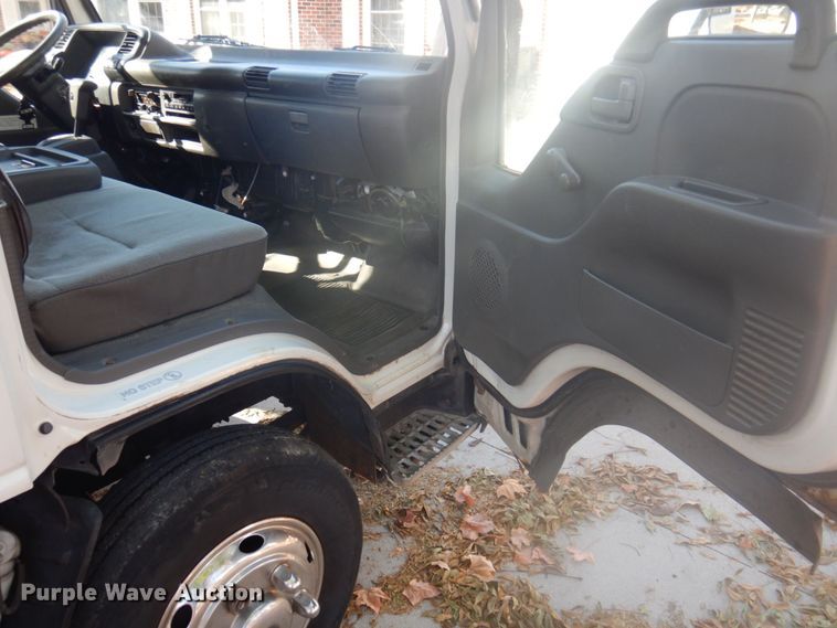 image for item DP0398 2001 GMC W4500  box truck