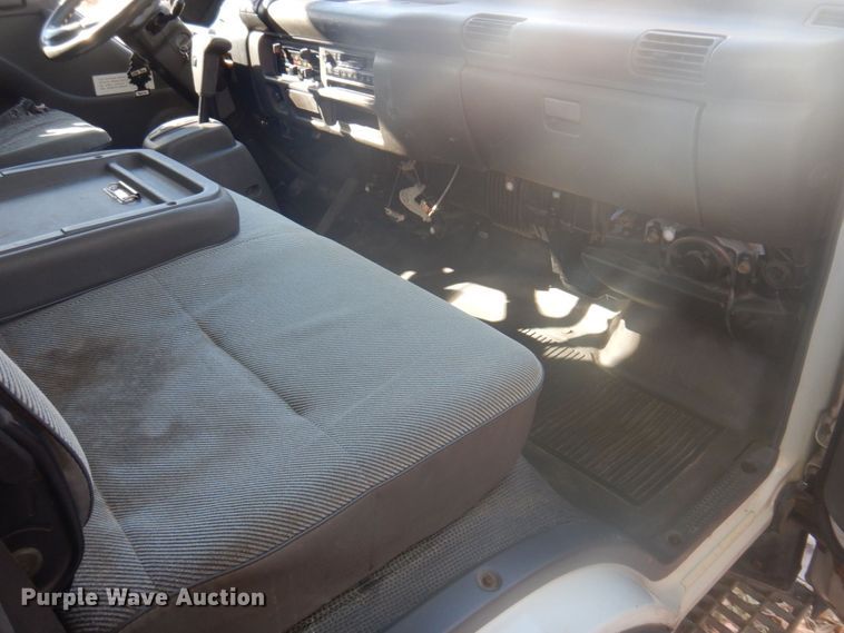 image for item DP0398 2001 GMC W4500  box truck