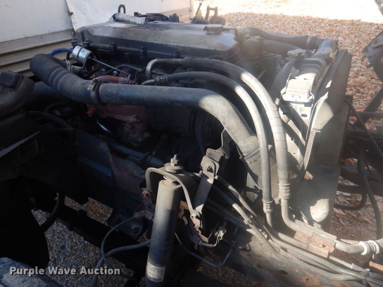 image for item DP0398 2001 GMC W4500  box truck