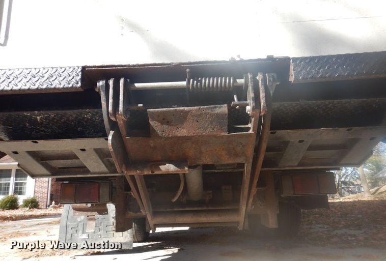 image for item DP0398 2001 GMC W4500  box truck