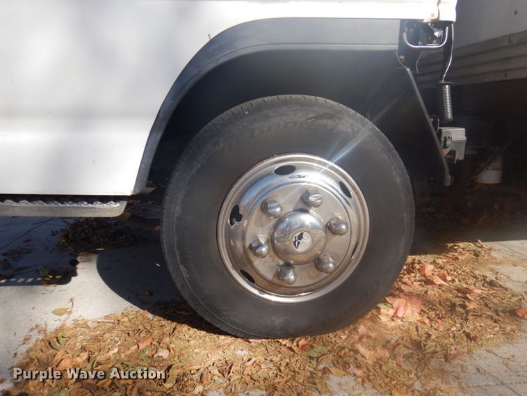 image for item DP0398 2001 GMC W4500  box truck