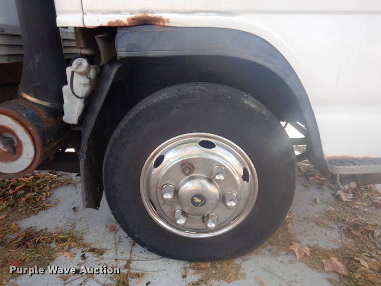 image for item DP0398 2001 GMC W4500  box truck