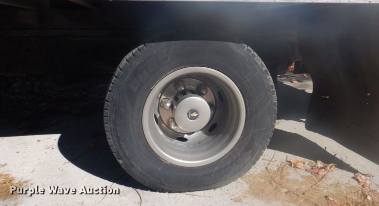 image for item DP0398 2001 GMC W4500  box truck