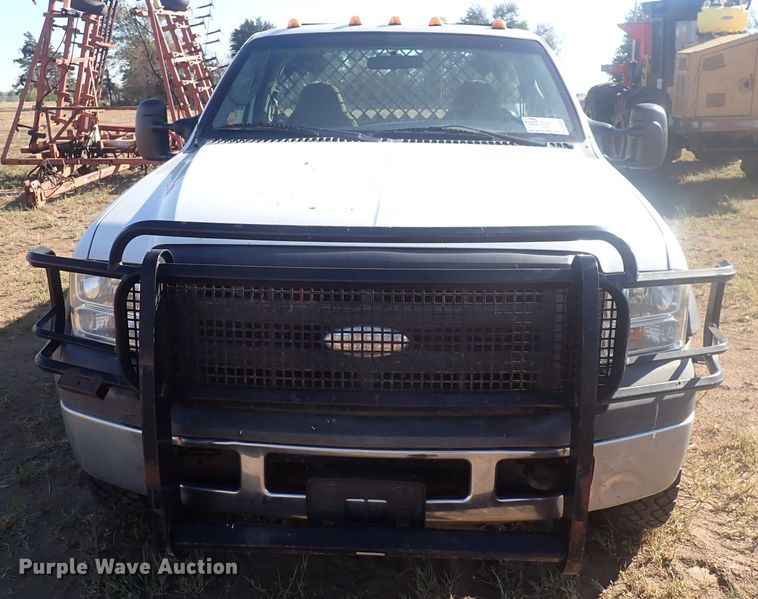 image for item DQ3021 2005 Ford F450 Super Duty XL  flatbed truck