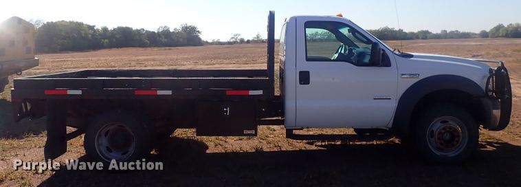 image for item DQ3021 2005 Ford F450 Super Duty XL  flatbed truck