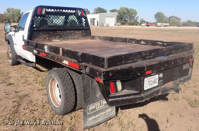 image for item DQ3021 2005 Ford F450 Super Duty XL  flatbed truck