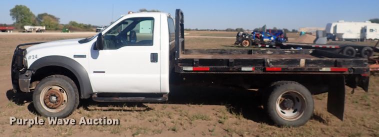 image for item DQ3021 2005 Ford F450 Super Duty XL  flatbed truck