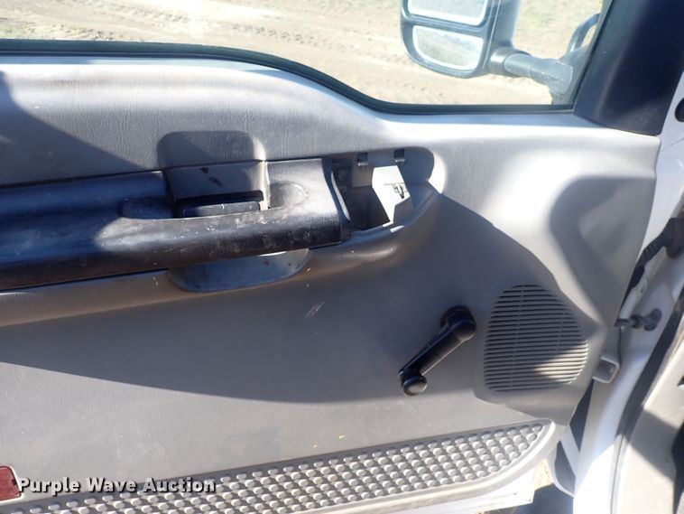 image for item DQ3021 2005 Ford F450 Super Duty XL  flatbed truck