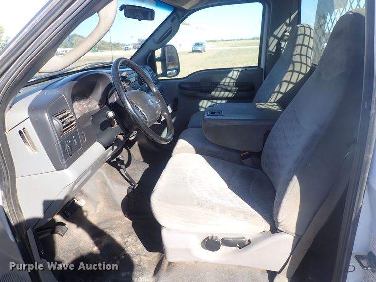 image for item DQ3021 2005 Ford F450 Super Duty XL  flatbed truck