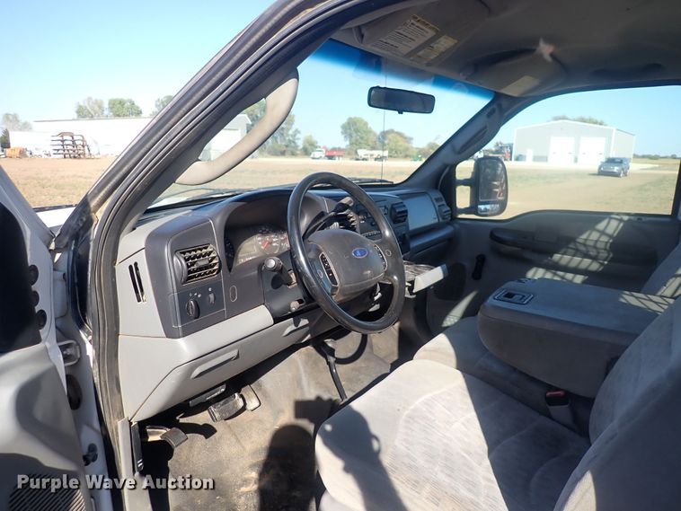 image for item DQ3021 2005 Ford F450 Super Duty XL  flatbed truck