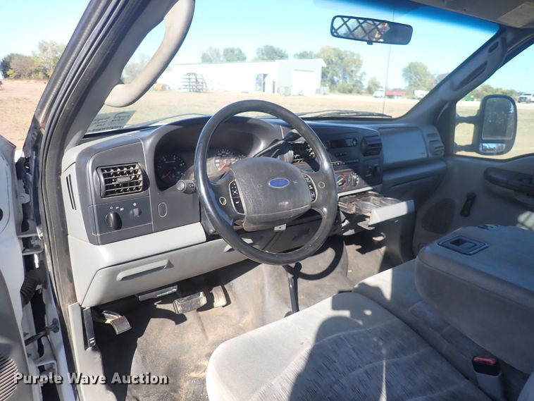 image for item DQ3021 2005 Ford F450 Super Duty XL  flatbed truck