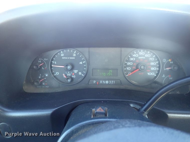 image for item DQ3021 2005 Ford F450 Super Duty XL  flatbed truck