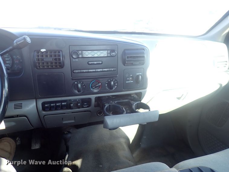 image for item DQ3021 2005 Ford F450 Super Duty XL  flatbed truck