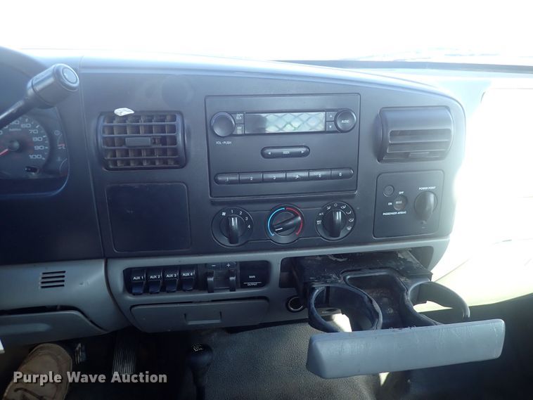 image for item DQ3021 2005 Ford F450 Super Duty XL  flatbed truck