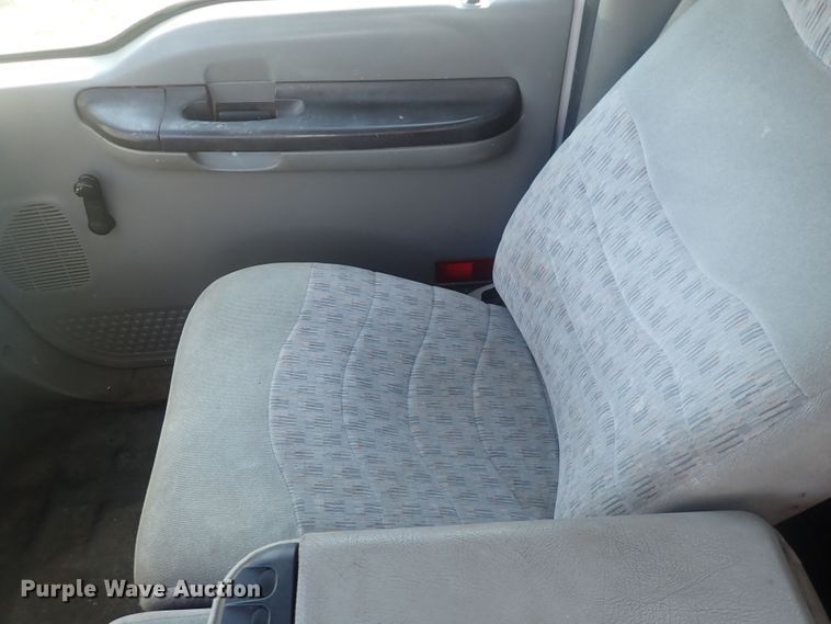 image for item DQ3021 2005 Ford F450 Super Duty XL  flatbed truck