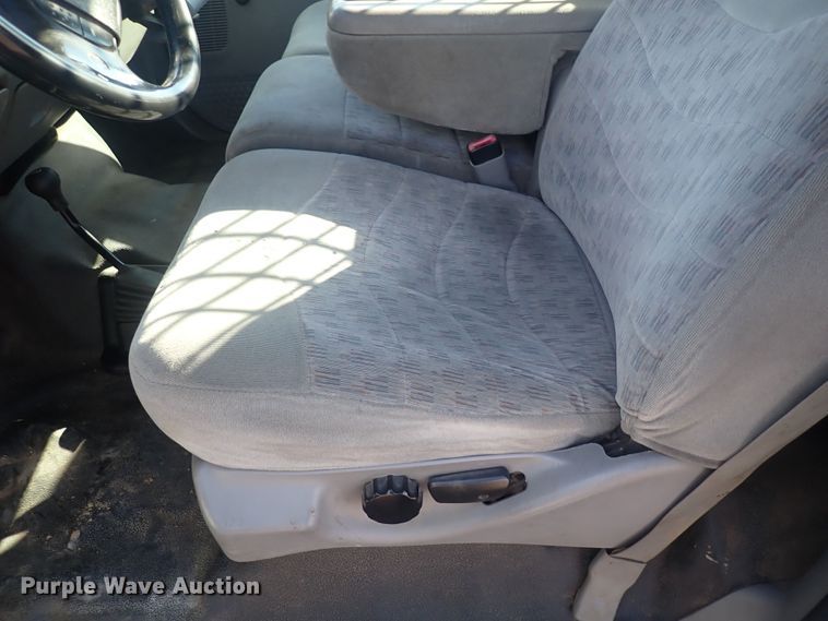 image for item DQ3021 2005 Ford F450 Super Duty XL  flatbed truck