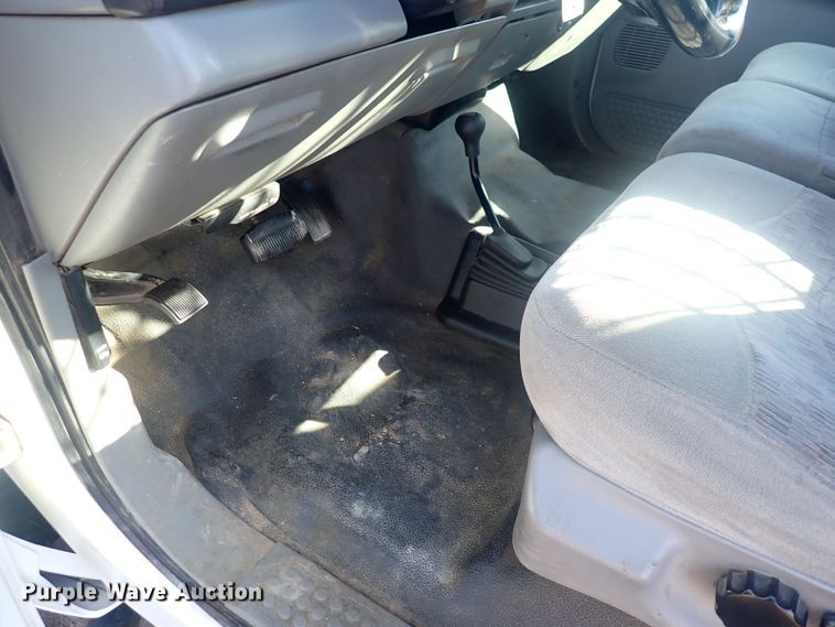 image for item DQ3021 2005 Ford F450 Super Duty XL  flatbed truck