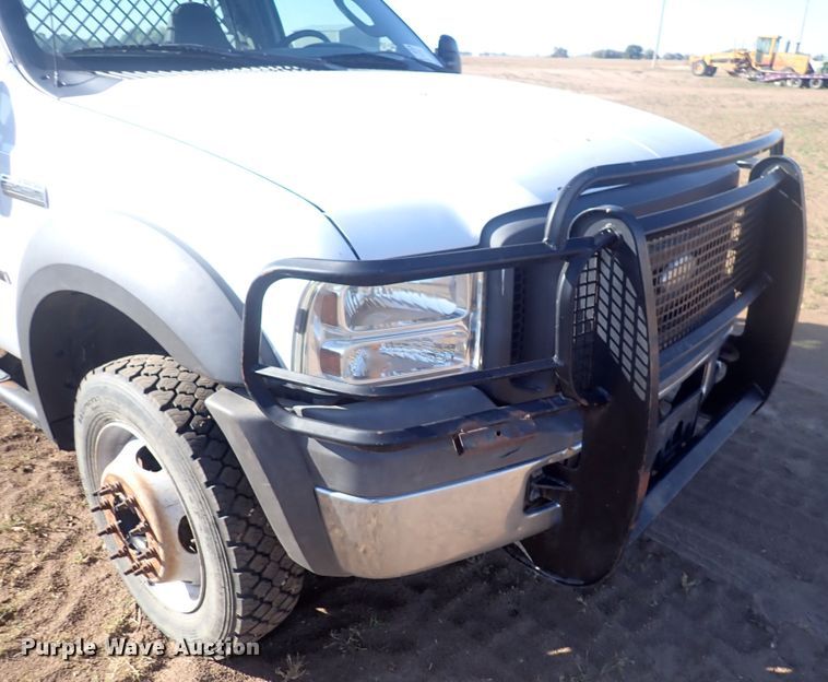 image for item DQ3021 2005 Ford F450 Super Duty XL  flatbed truck