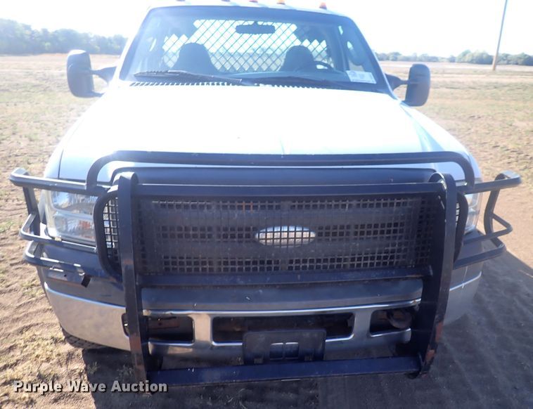 image for item DQ3021 2005 Ford F450 Super Duty XL  flatbed truck