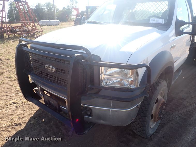 image for item DQ3021 2005 Ford F450 Super Duty XL  flatbed truck