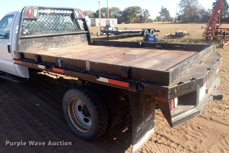 image for item DQ3021 2005 Ford F450 Super Duty XL  flatbed truck