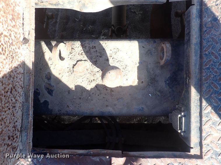 image for item DQ3021 2005 Ford F450 Super Duty XL  flatbed truck