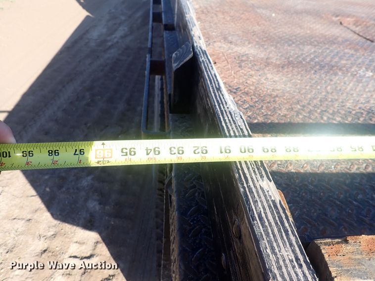 image for item DQ3021 2005 Ford F450 Super Duty XL  flatbed truck