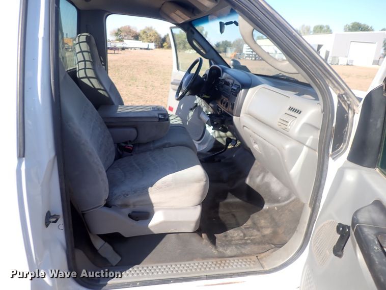 image for item DQ3021 2005 Ford F450 Super Duty XL  flatbed truck