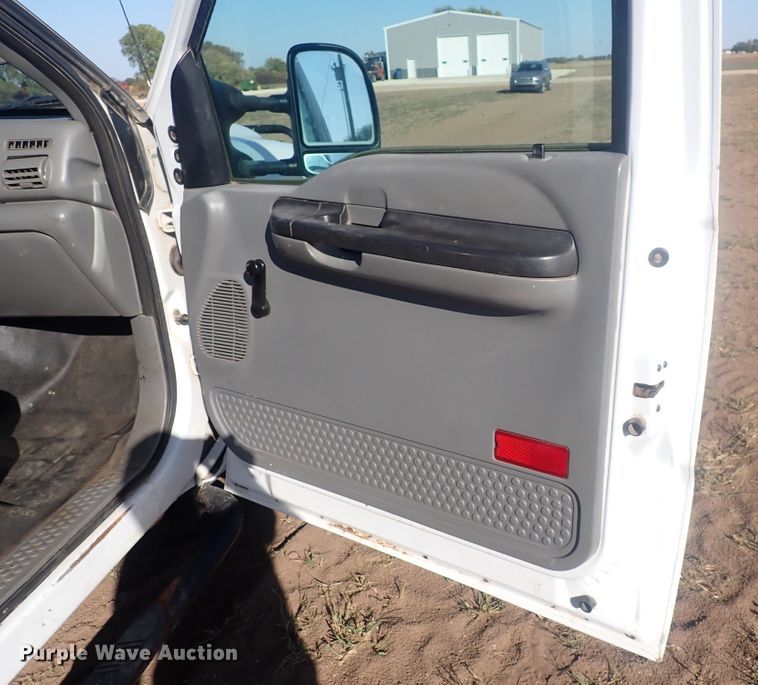 image for item DQ3021 2005 Ford F450 Super Duty XL  flatbed truck