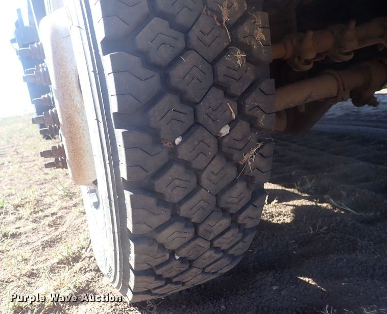 image for item DQ3021 2005 Ford F450 Super Duty XL  flatbed truck