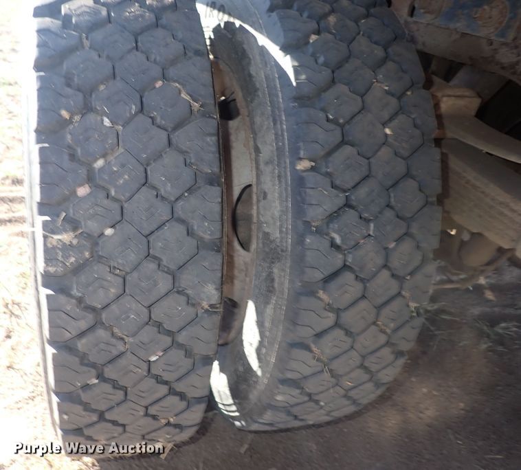 image for item DQ3021 2005 Ford F450 Super Duty XL  flatbed truck