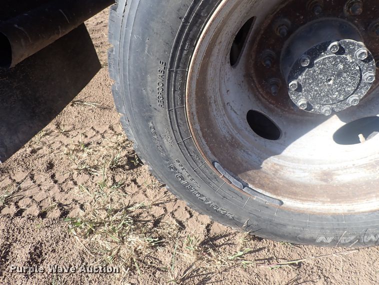 image for item DQ3021 2005 Ford F450 Super Duty XL  flatbed truck