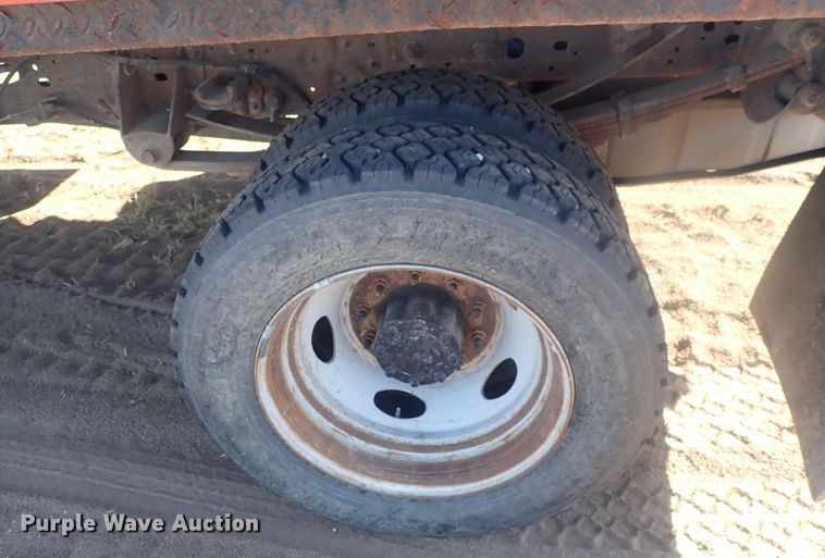 image for item DQ3021 2005 Ford F450 Super Duty XL  flatbed truck