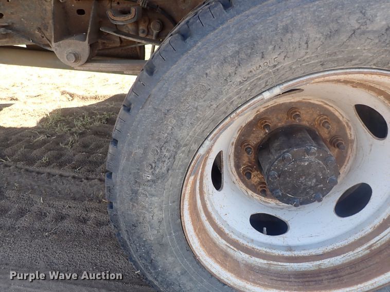 image for item DQ3021 2005 Ford F450 Super Duty XL  flatbed truck