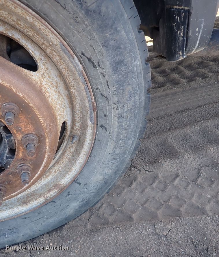 image for item DQ3021 2005 Ford F450 Super Duty XL  flatbed truck