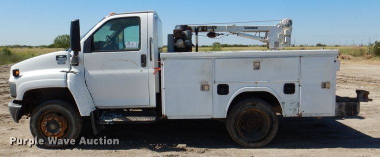image for item DR2074 2005 Chevrolet C5500  utility / service truck
