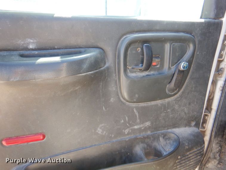 image for item DR2074 2005 Chevrolet C5500  utility / service truck