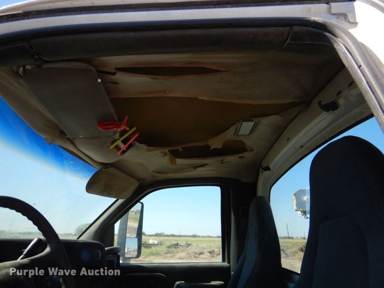 image for item DR2074 2005 Chevrolet C5500  utility / service truck