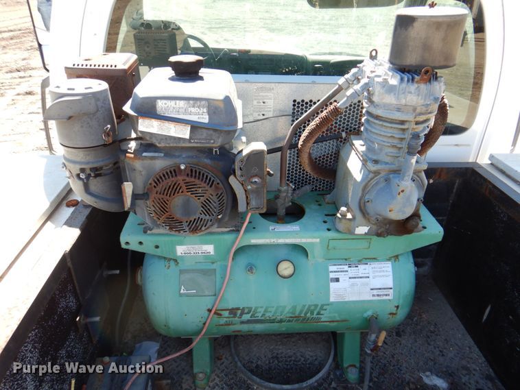 image for item DR2074 2005 Chevrolet C5500  utility / service truck