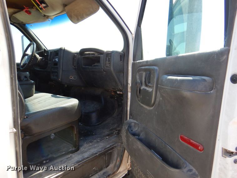 image for item DR2074 2005 Chevrolet C5500  utility / service truck