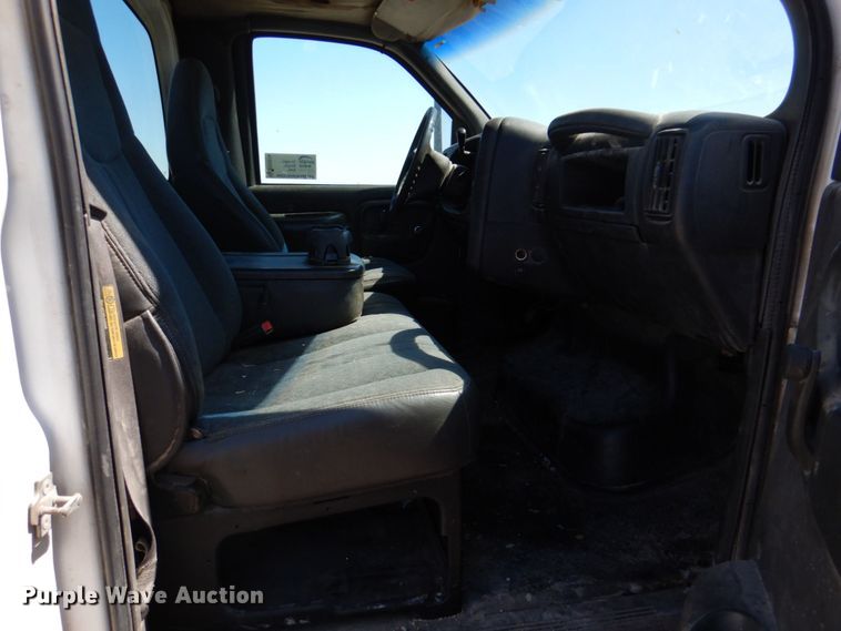 image for item DR2074 2005 Chevrolet C5500  utility / service truck