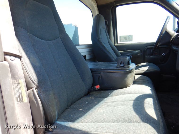 image for item DR2074 2005 Chevrolet C5500  utility / service truck