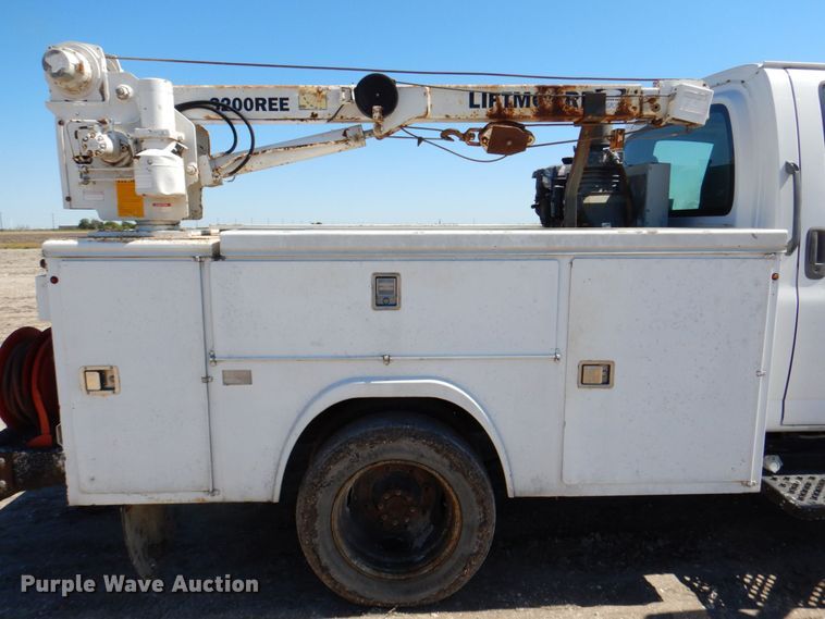 image for item DR2074 2005 Chevrolet C5500  utility / service truck