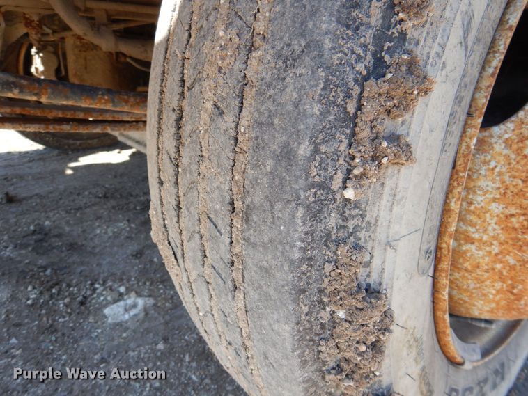 image for item DR2074 2005 Chevrolet C5500  utility / service truck